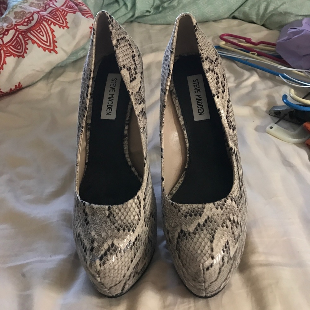 Steve Madden pumps