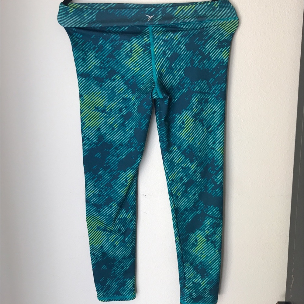 🦄Old Navy cropped workout pants