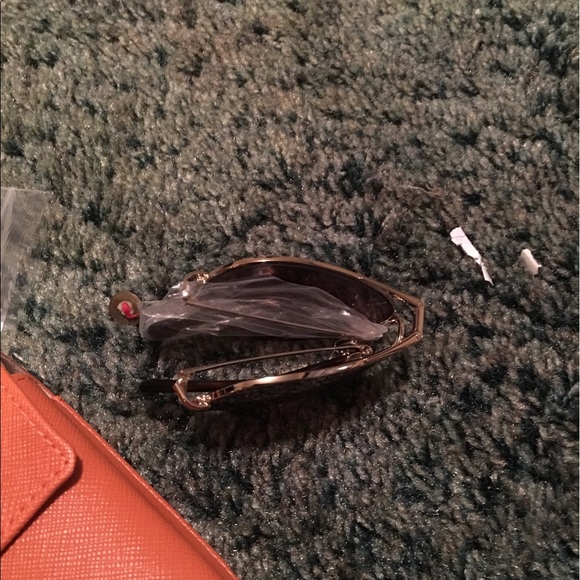 Bnwt Tory Burch foldable sunglasses - Picture 2 of 5