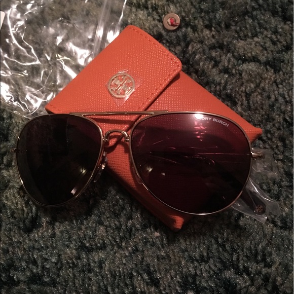 Bnwt Tory Burch foldable sunglasses - Picture 3 of 5