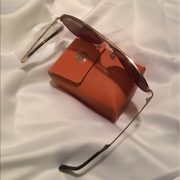 Bnwt Tory Burch foldable sunglasses - Picture 4 of 5