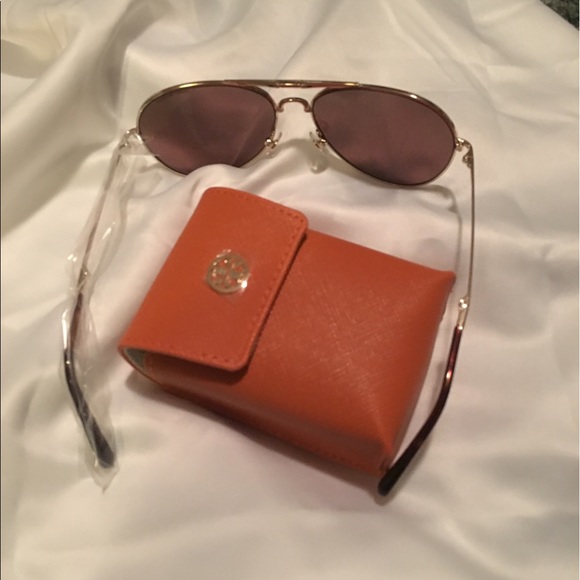 Bnwt Tory Burch foldable sunglasses - Picture 5 of 5