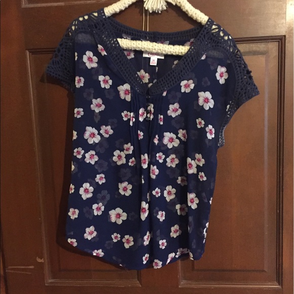 Floral Top - Picture 1 of 1