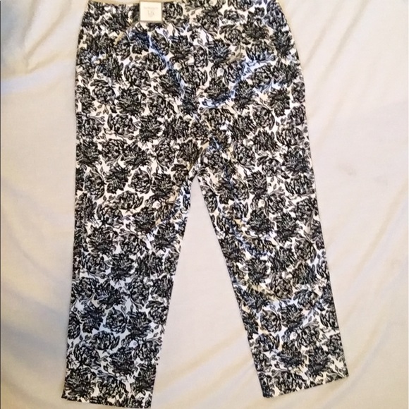🆕👖NWT Chico's Abstract Floral Crop Pants - Picture 2 of 5