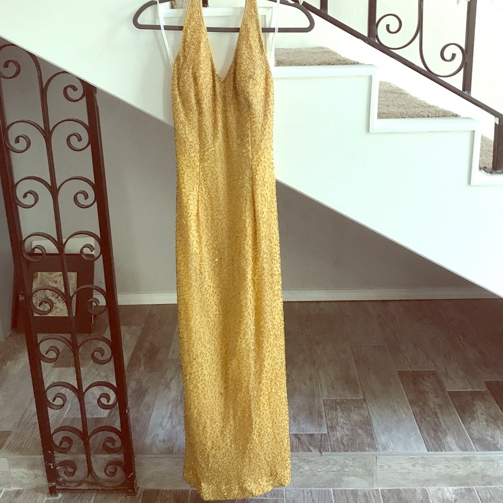 Beautiful Gold Sequined Formal 🌹