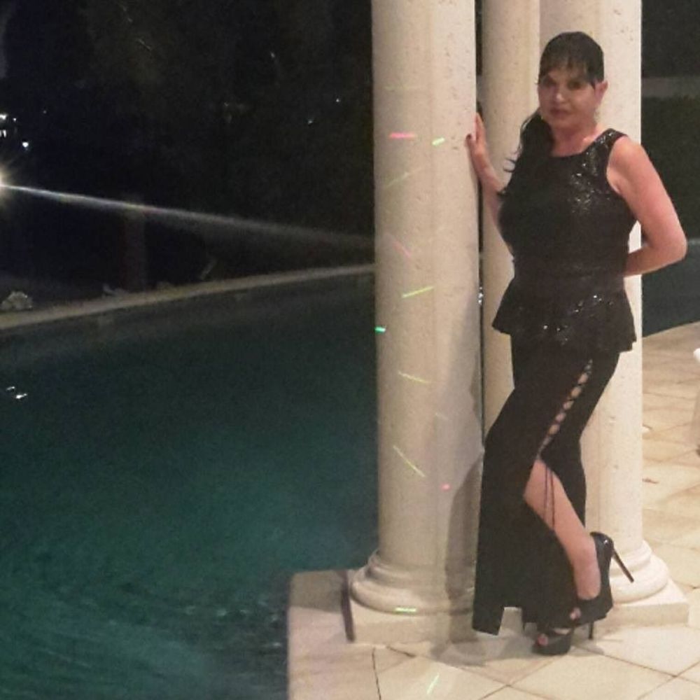 Meet your Posher, Eleana