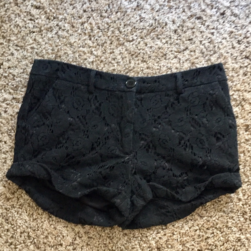 Ya black lace shorts S