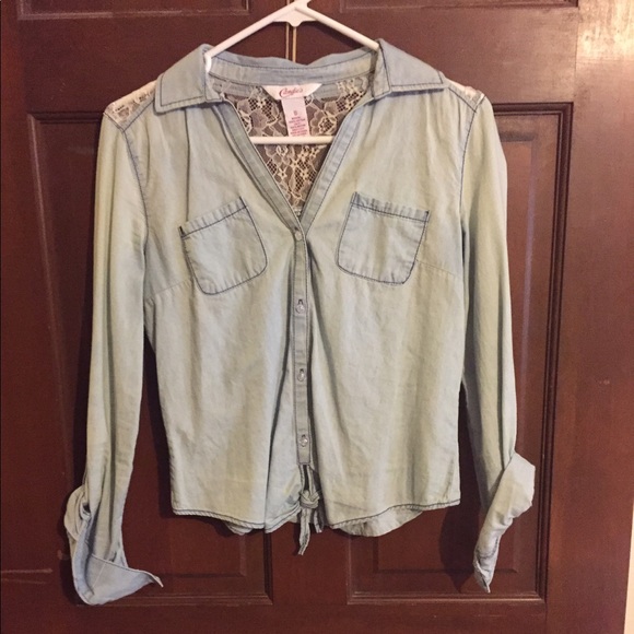 Button up. - Picture 1 of 1