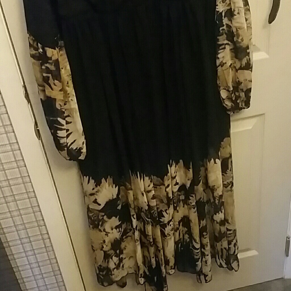 Dress - Picture 6 of 7