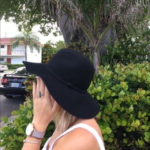 Black felt floppy hat