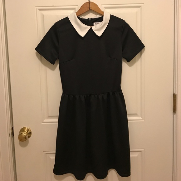 Dresses & Skirts - Black dress with white collar
