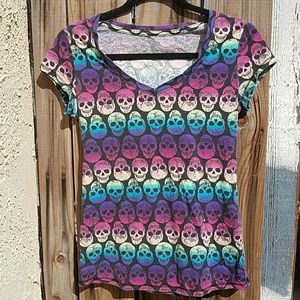 Pride colors skull v-neck tshirt medium