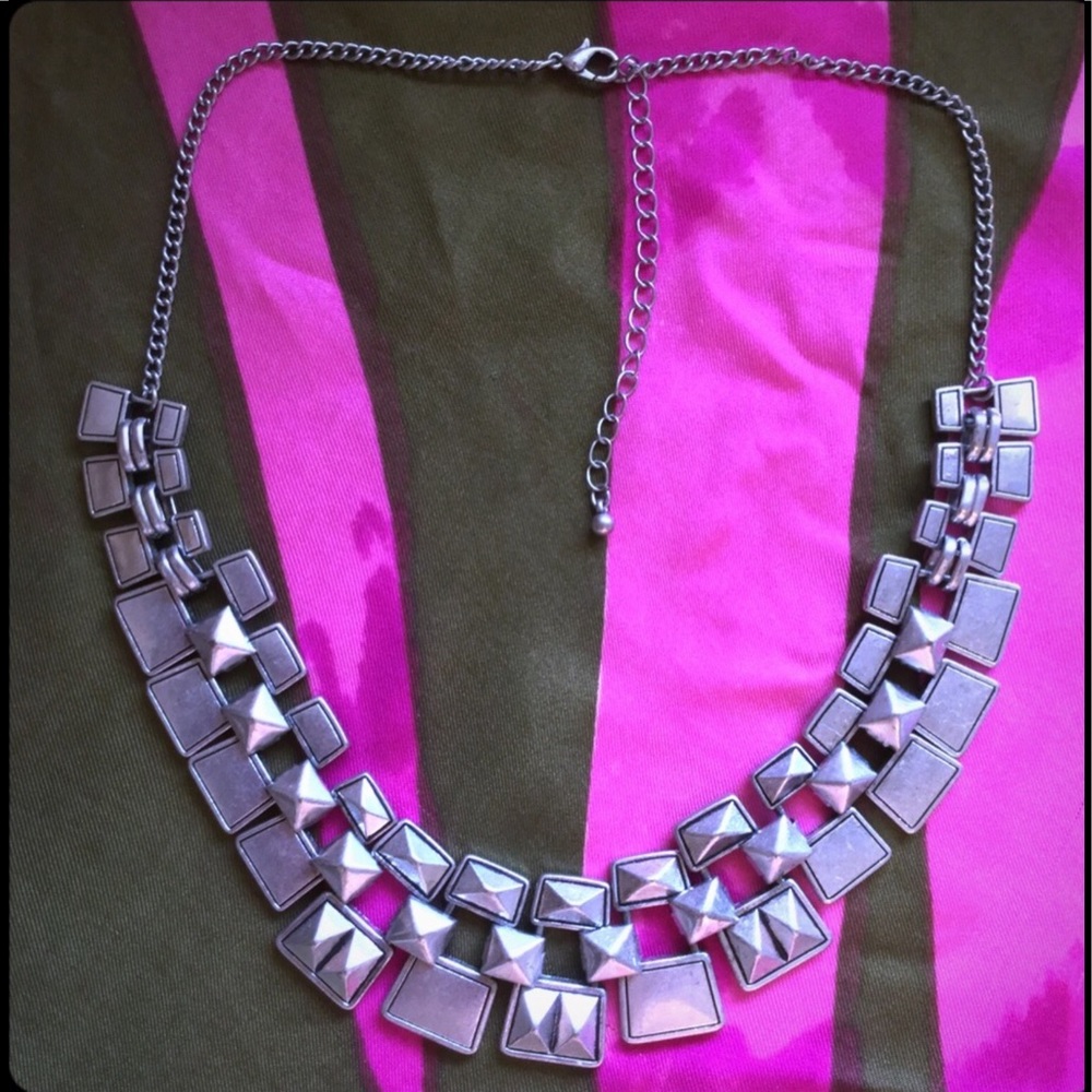 ❤️EDGY  STATEMENT  NECKLACE ❤️ NWOT