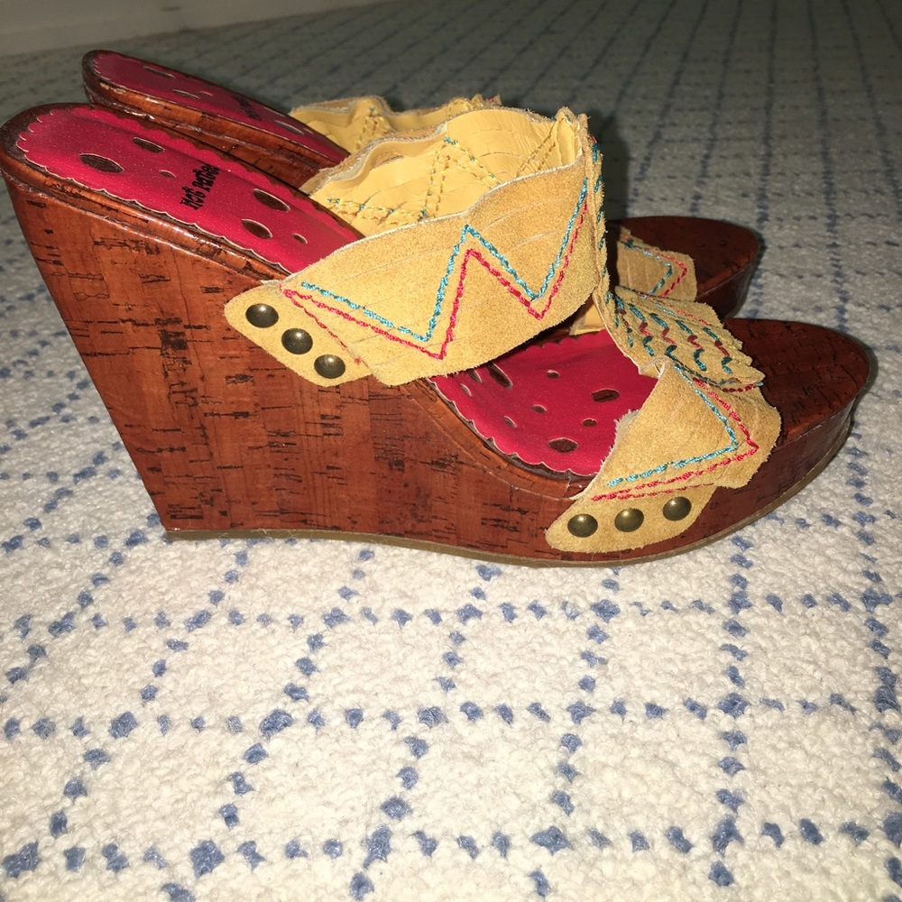 Shoes-Wedges - Picture 2 of 3