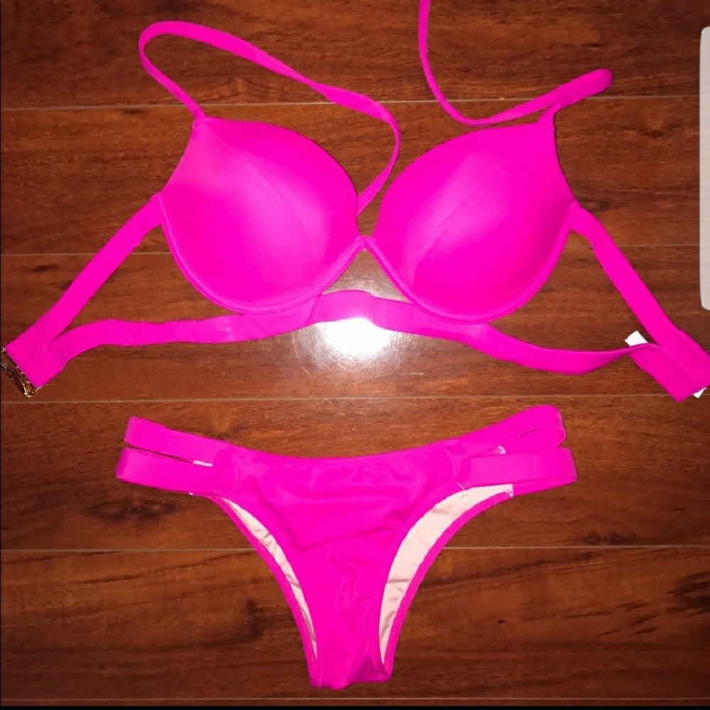 Victoria Secrets Bombshell Bikini Top 34 DD