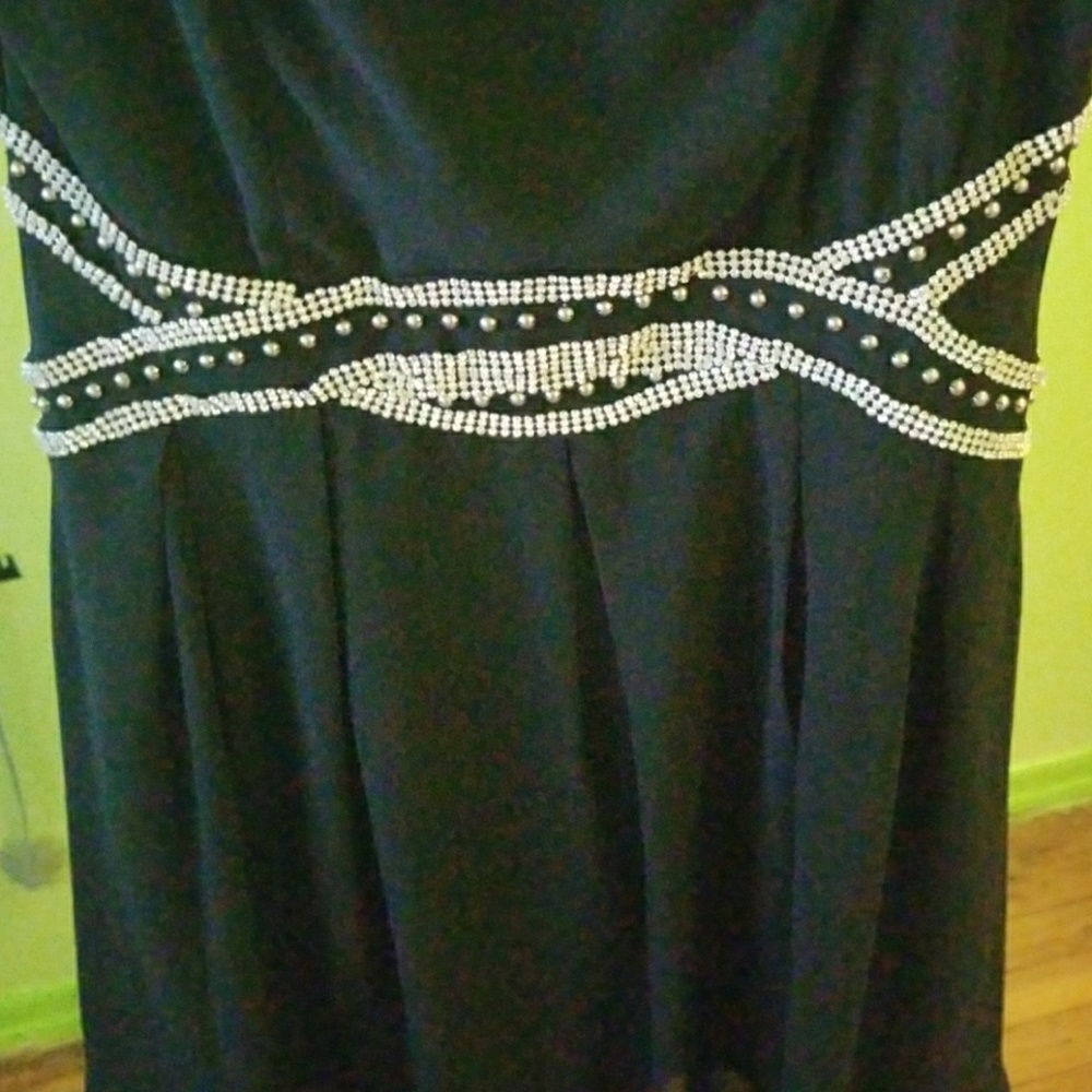 Dress - Picture 2 of 3