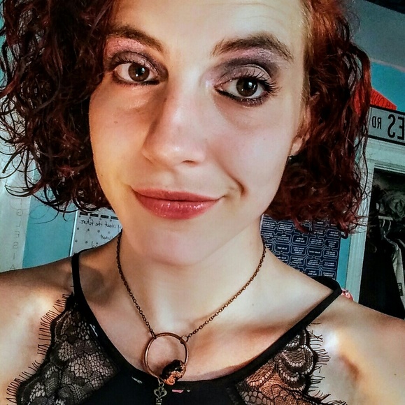 Meet your Posher, Rhiannon - Picture 2 of 2