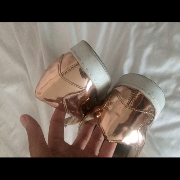 Rose gold sneakers - Picture 3 of 4