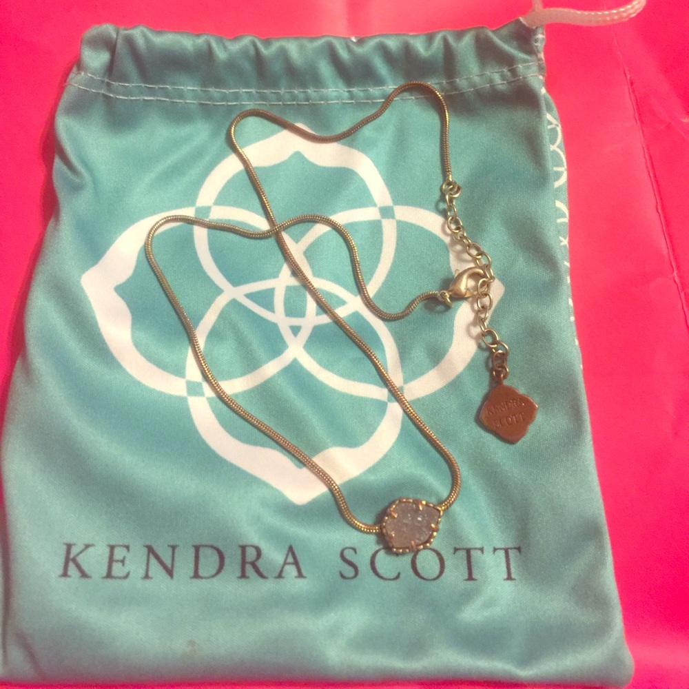 Kendra Scott necklace