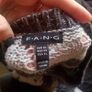 A gray/dark gray sweater