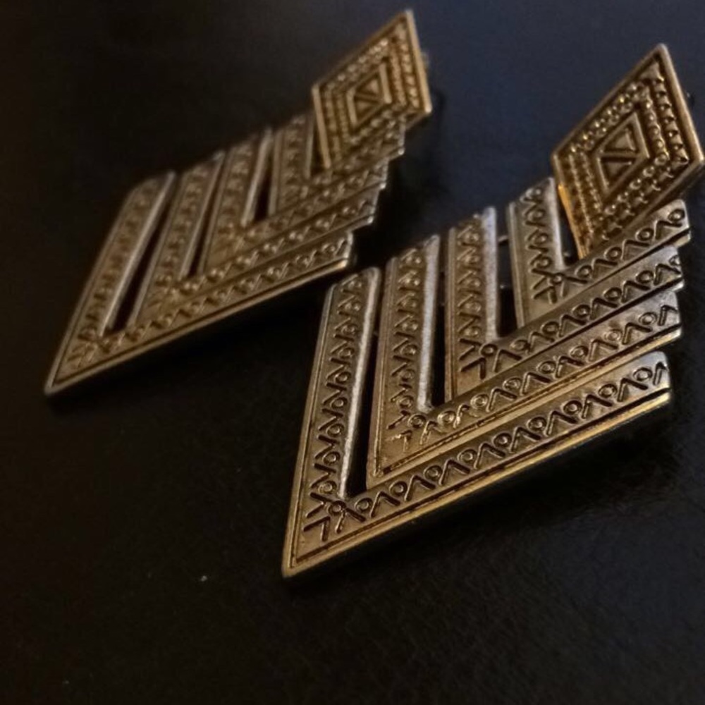 Cute gold triangular earrings