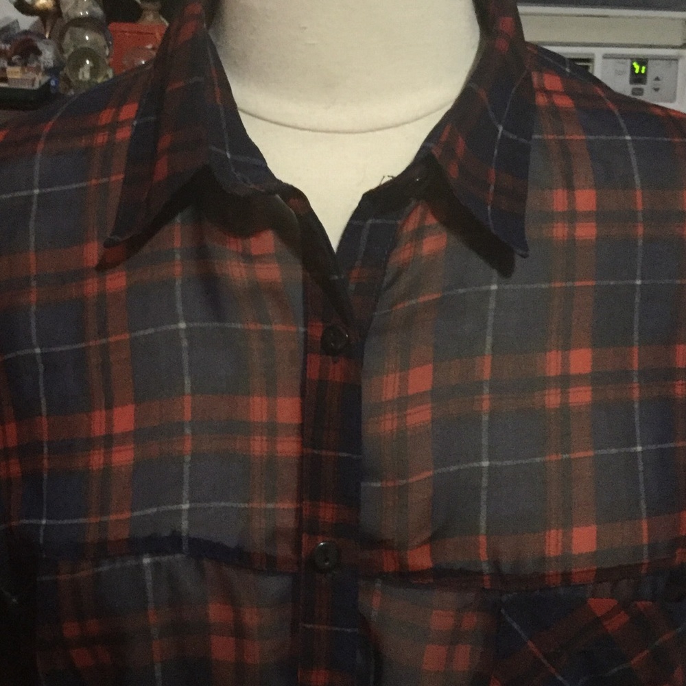 Button down blouse - Picture 2 of 3