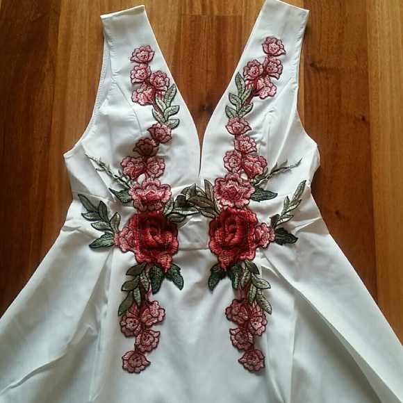 ⭐️SEXY⭐️EMBROIDERED MINI DRESS - Picture 3 of 8