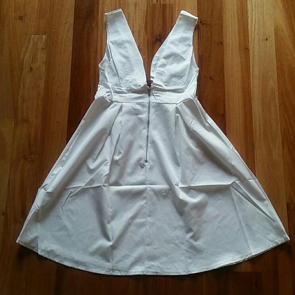 ⭐️SEXY⭐️EMBROIDERED MINI DRESS - Picture 7 of 8