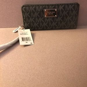 Brand new 'Michael Kors' travel wallet