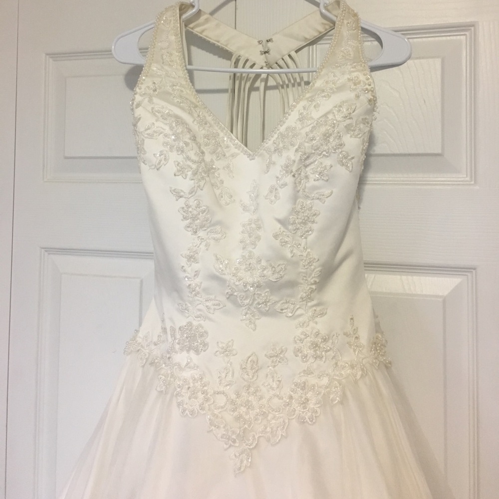 Wedding dress - Picture 2 of 8