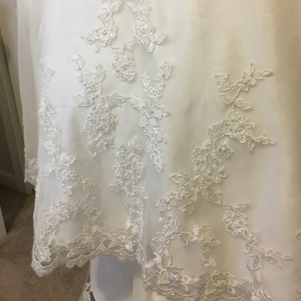 Wedding dress - Picture 3 of 8