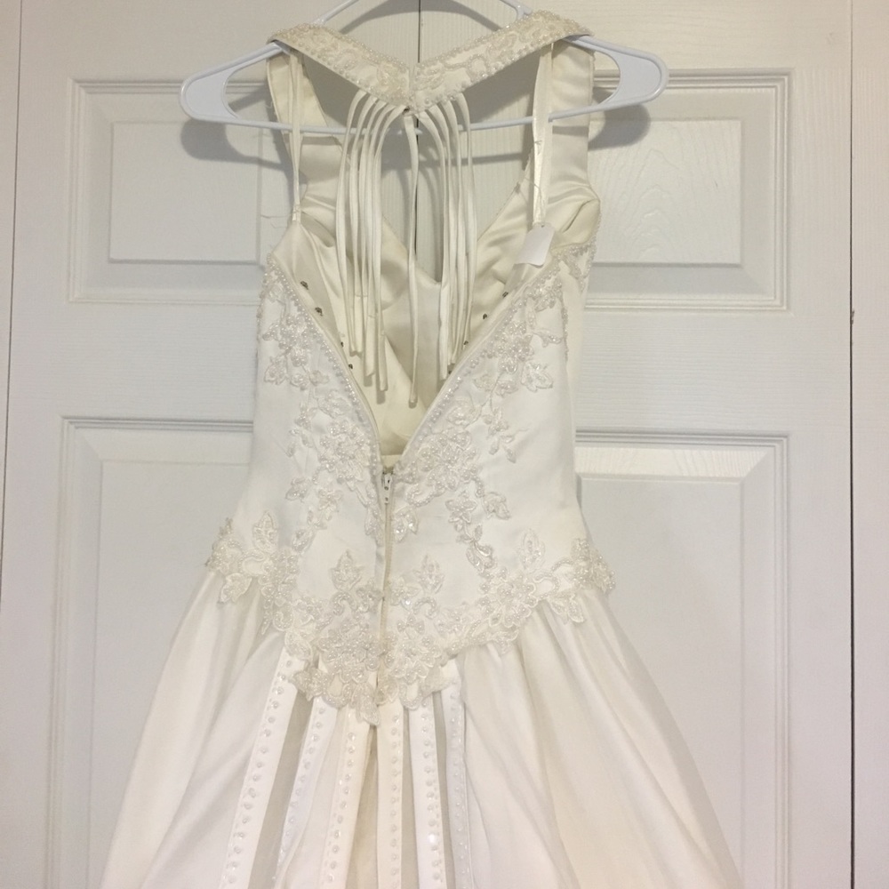 Wedding dress - Picture 5 of 8