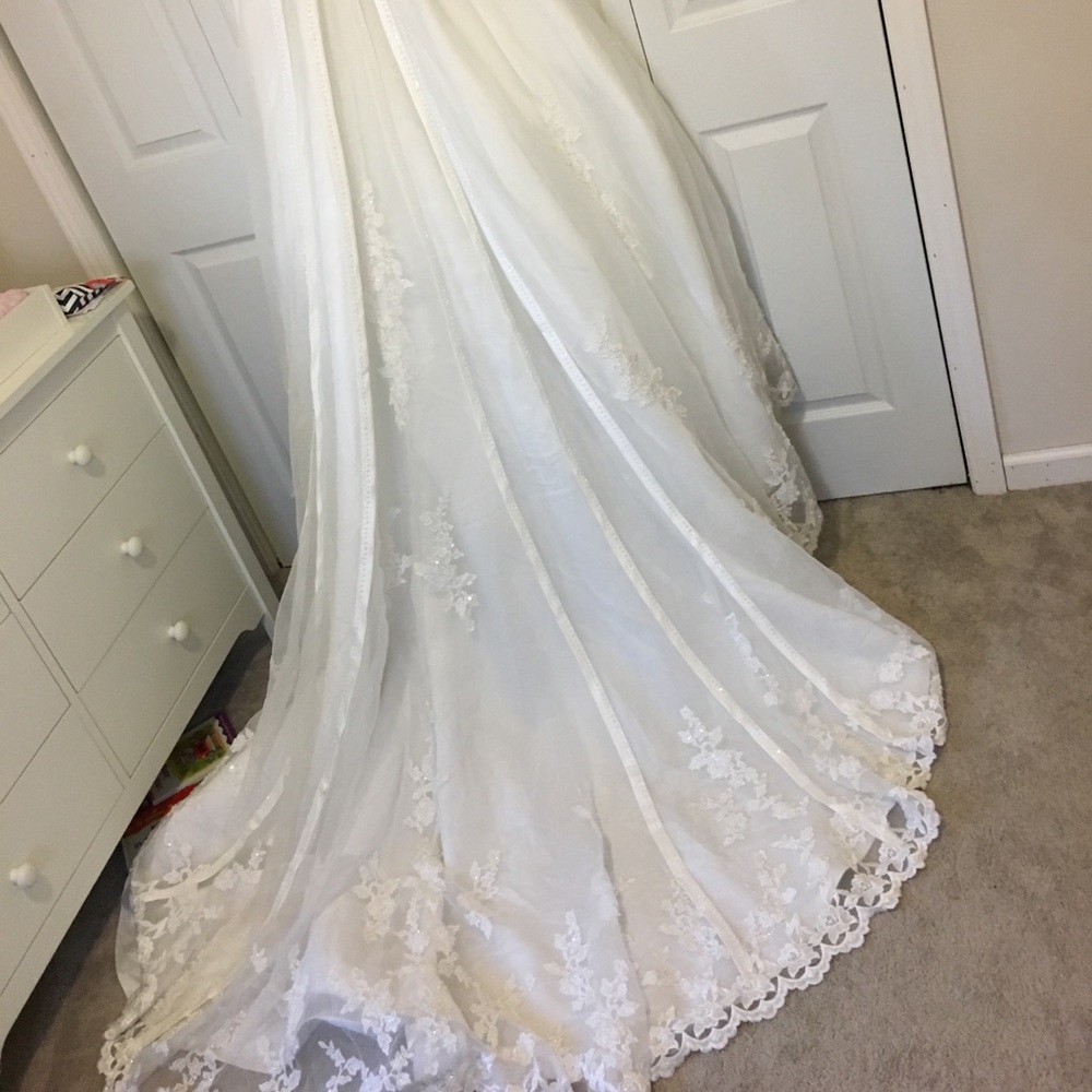 Wedding dress - Picture 6 of 8