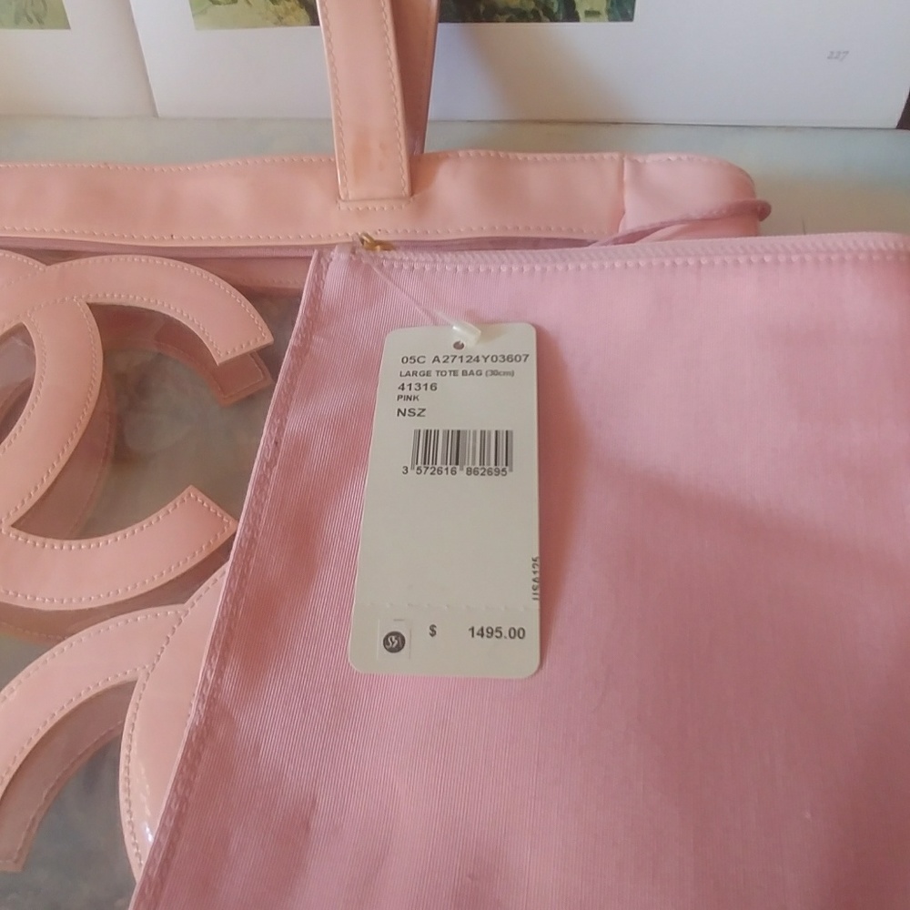 Chanel Tote - Picture 2 of 7