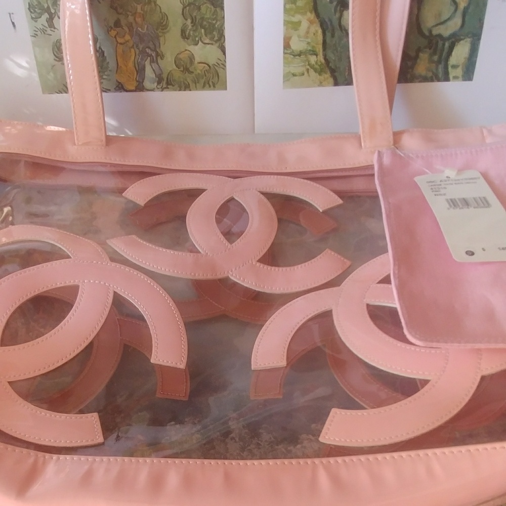 Chanel Tote - Picture 4 of 7