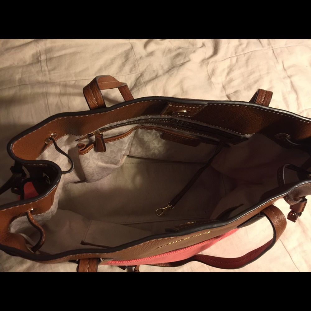 Authentic Michael Kors purse - Picture 4 of 6