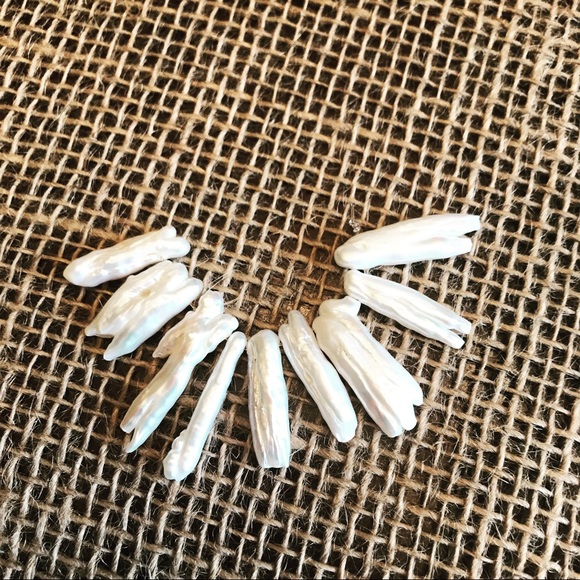 NEW Dainty Keshi Pearl Dagger Necklace Gold - Picture 2 of 7