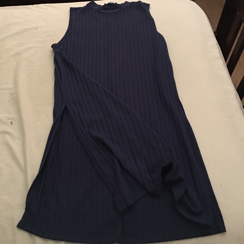 Muscle tank slit sides