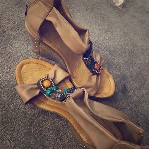 Woman's size 8 wedges