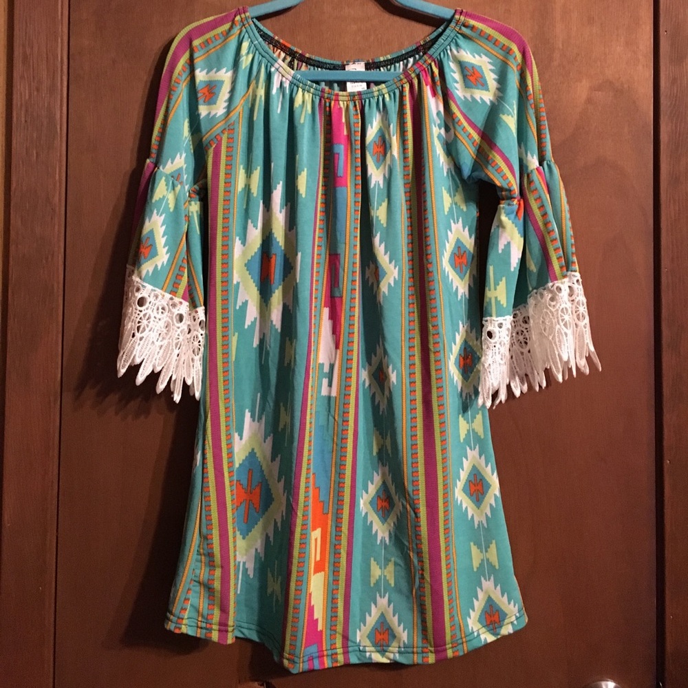 Half sleeve lace tunic