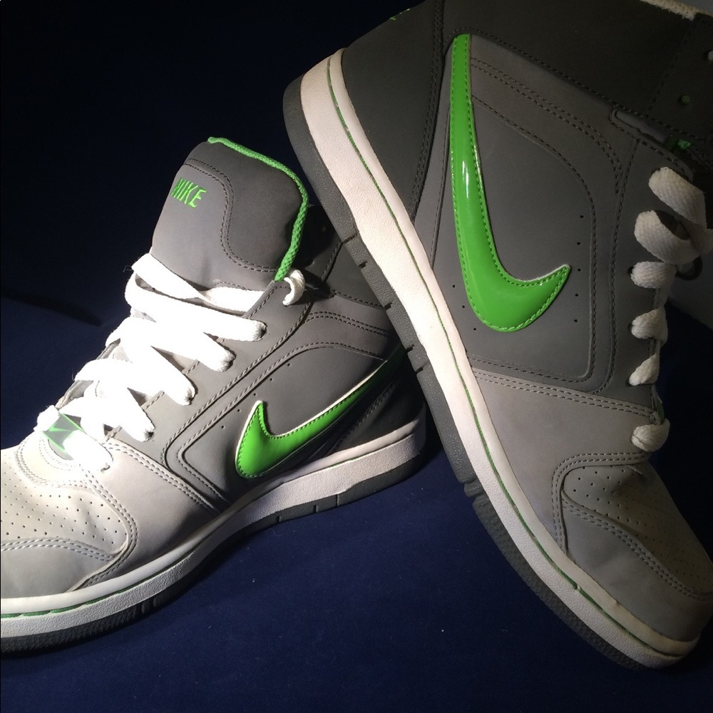 NIKE AIR Prestige DONATING SATURDAY
