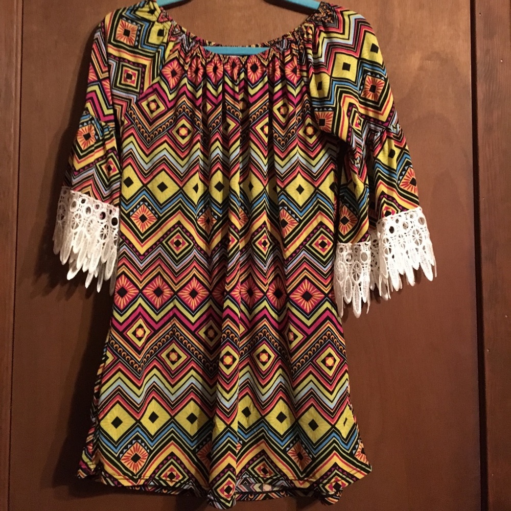 Half sleeve lace tunic
