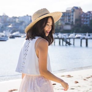 Lack of color wide brim straw hat