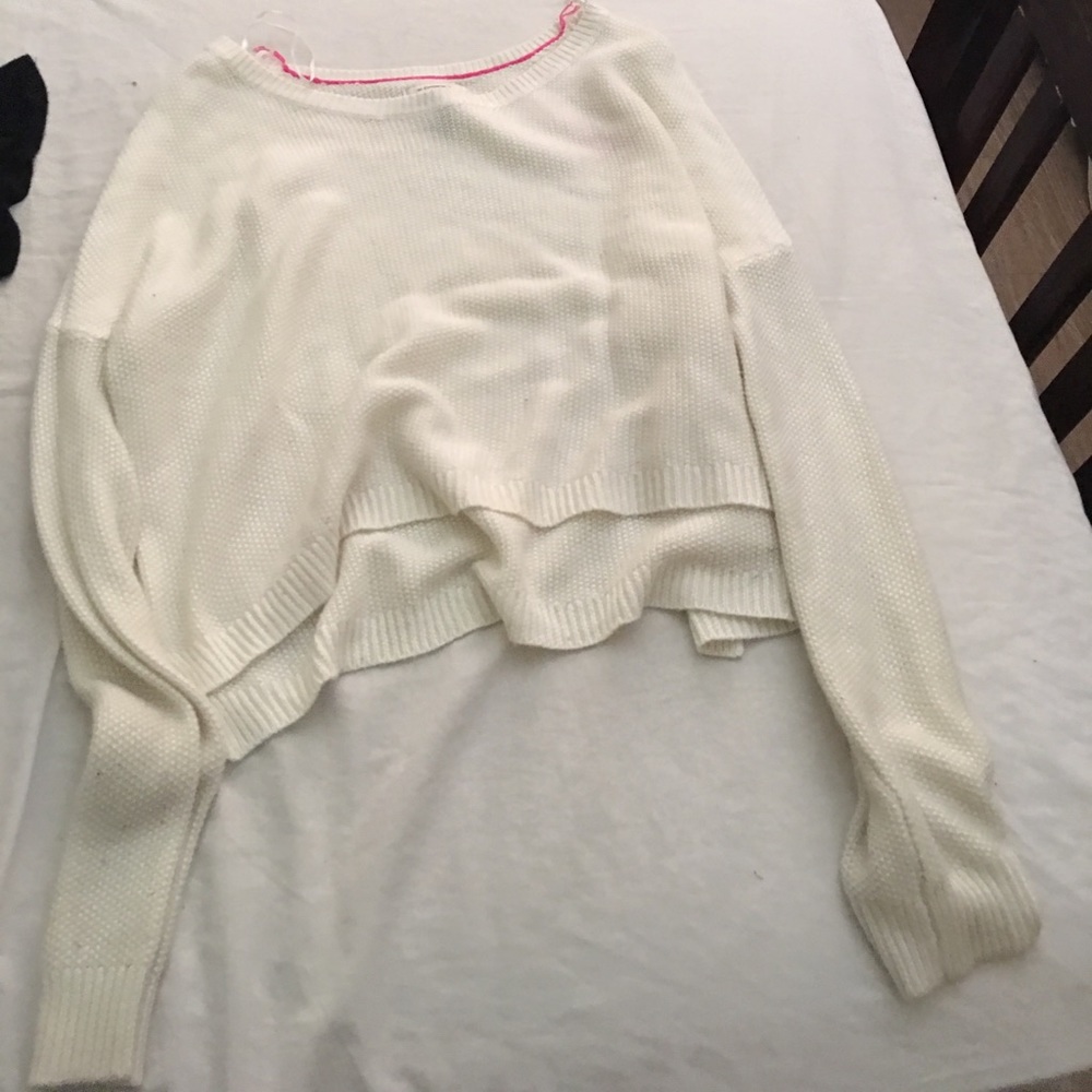 White long sleeve crop top