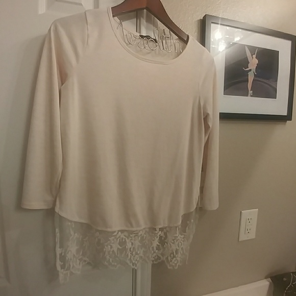 Papermoon Tops - Papermoon peach 3/4 sleeve lace hem top