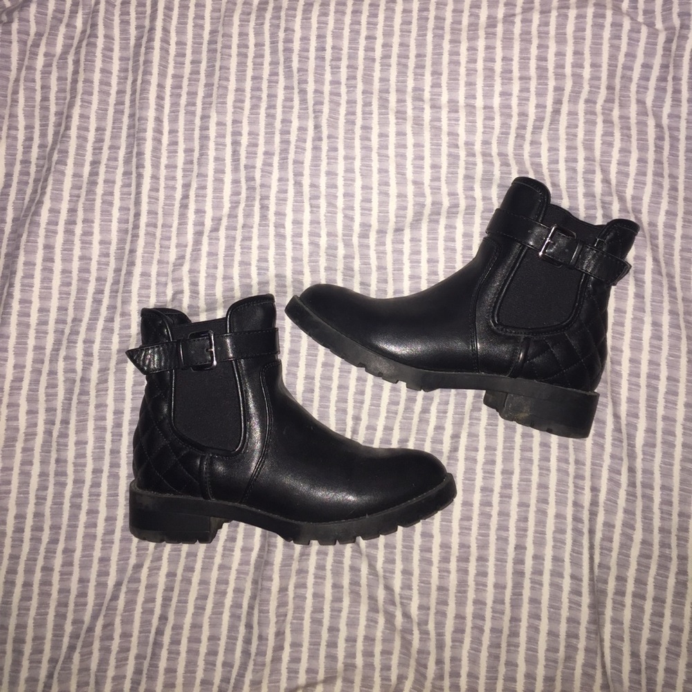 STEVE MADDEN BLACK BOOTIES