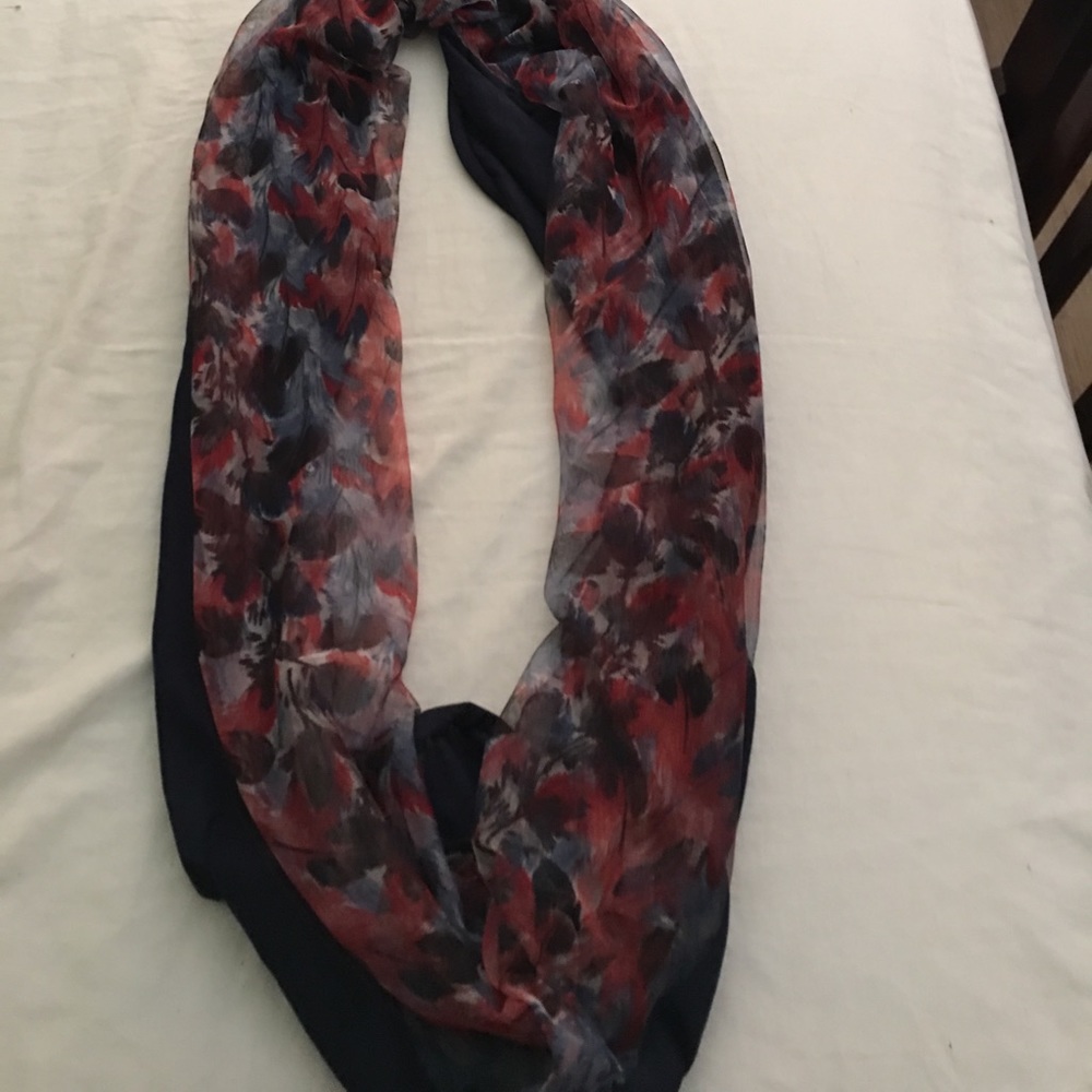 Blue/red scarf