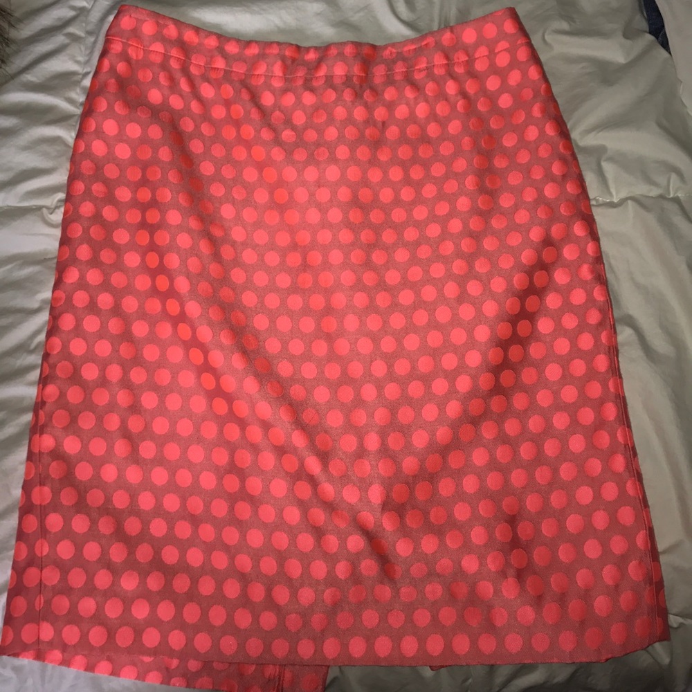 Polka dot, pencil skirt.