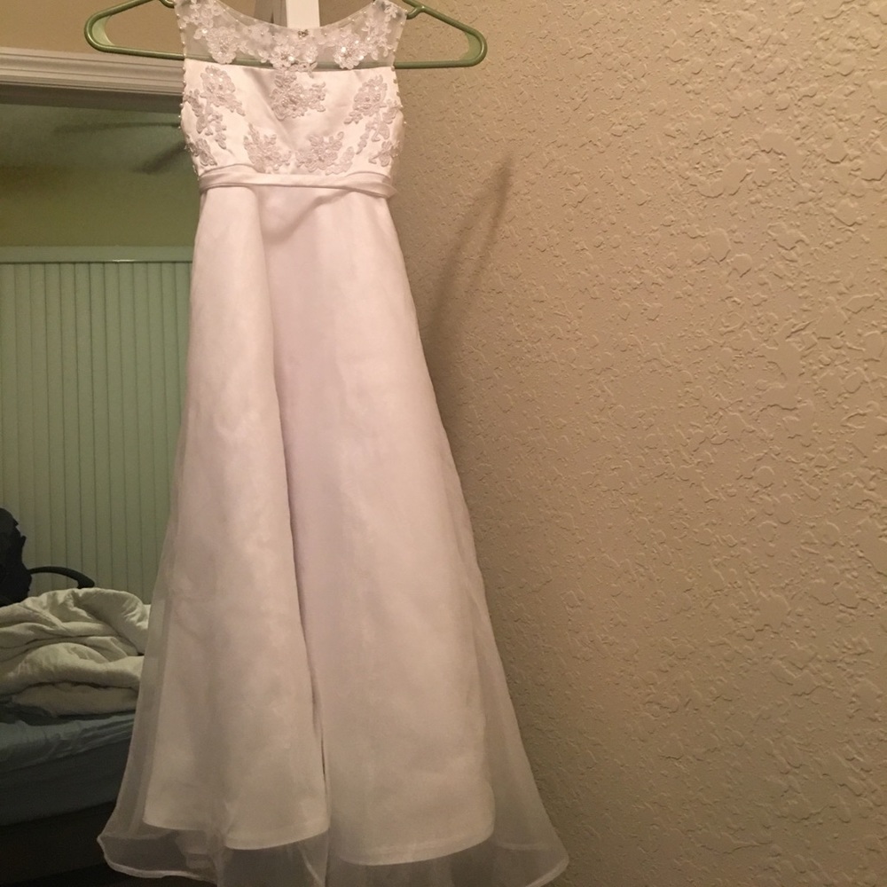 White lace flower girl dress 👗