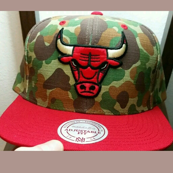 Mitchell & Ness Other - LEATHER STRAPBACK CHICAGO BULLS MITCHELL NESS HAT
